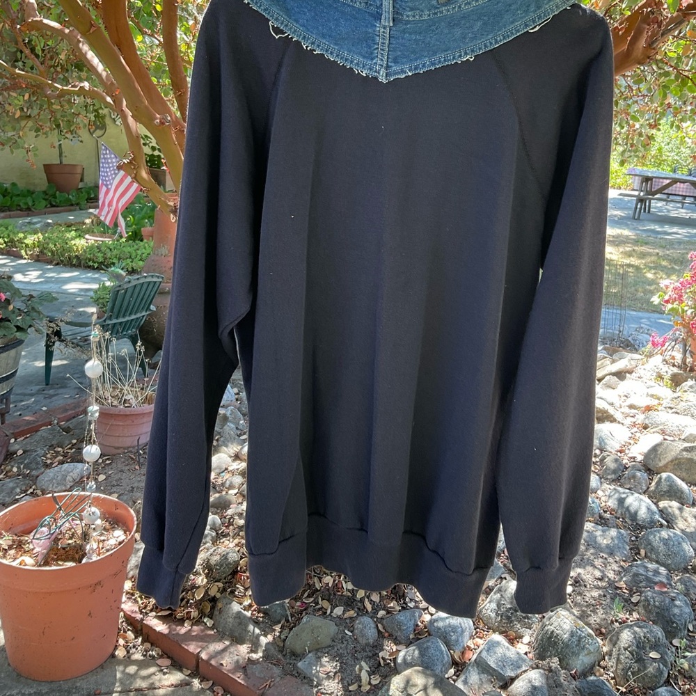 Sweatshirt with jeans collar
